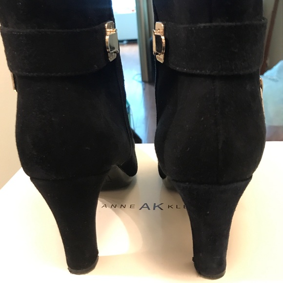 Anne Klein Black Suade Boots 8M 3” HEEL PREOWNED Gold toned accents - Picture 7 of 7